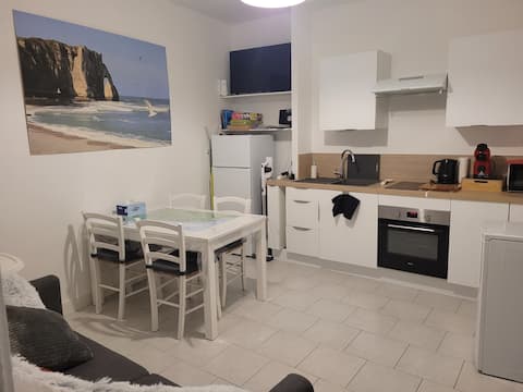 Airbnb performant: The cozy family cottage getaway ~ 10 min to the beach/port/downtown à Fécamp