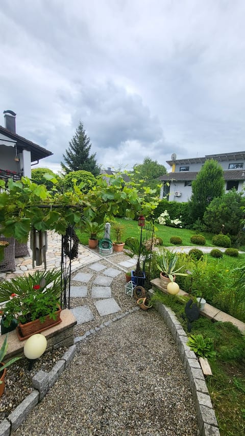 Whole Apartment free Parking 3Bedrooms& 2Bathrooms