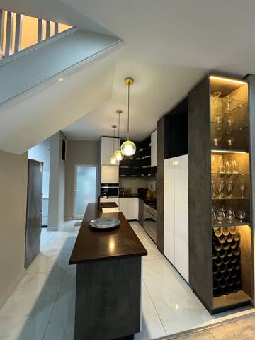 10 Sleeper Home gallery image 2