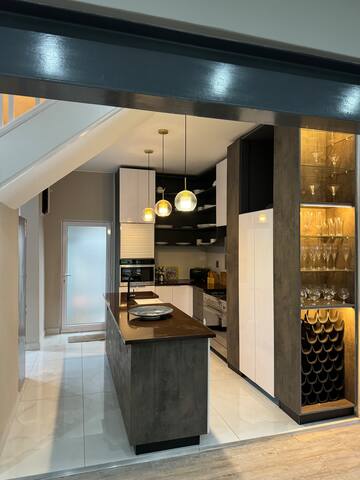 10 Sleeper Home gallery image 3