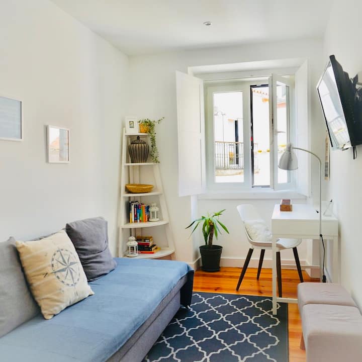 Small And Bright Apartment Next To The Castle. - Alfama