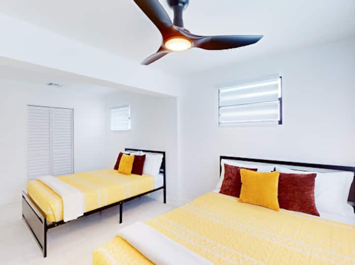 1 krevet za jednu osobu i 1 bračni krevet