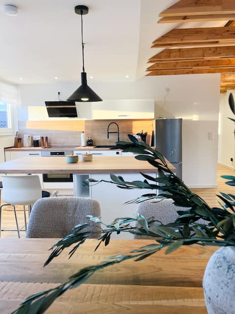 The “Coming Home” near Volkswagen