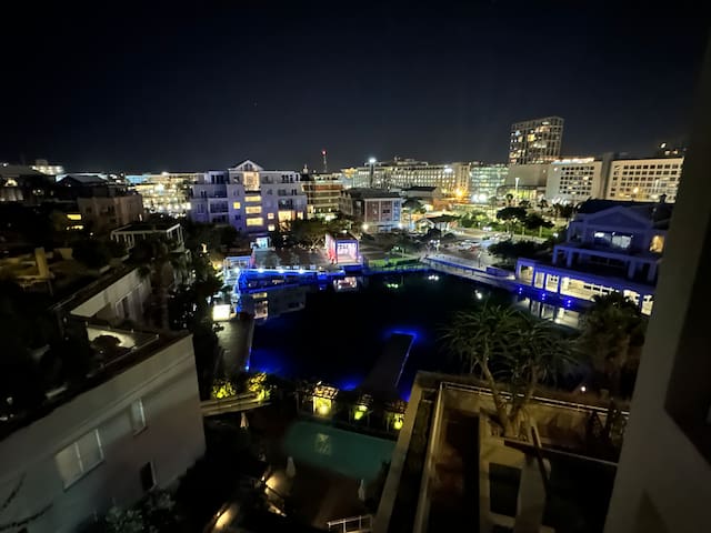 Secure V&A Waterfront apartment with a 1000 views!