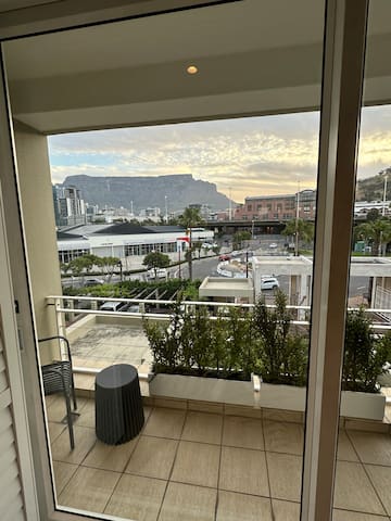 Secure V&A Waterfront apartment with a 1000 views! gallery image 2