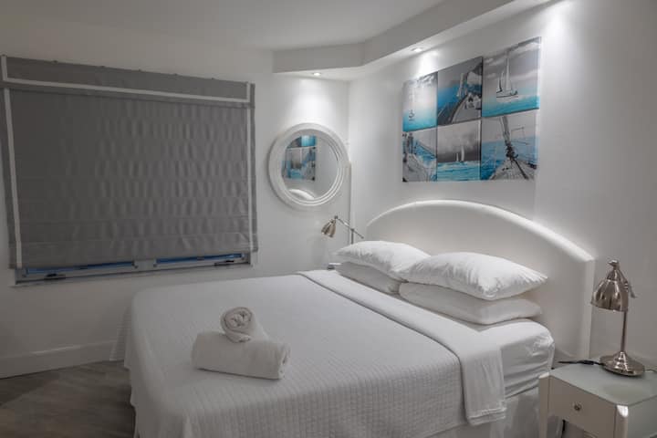 Studio On Ocean Dr. Beach Front - South Beach, FL