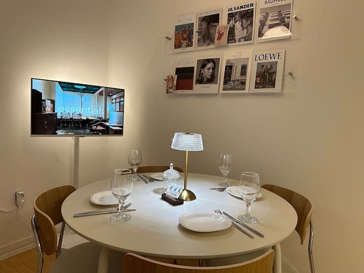 홍대입구역/공항철도/프리미엄/5인/3bed/세탁기건조기/맛집/쇼핑/카페/호텔침구/냉방 - Seoul