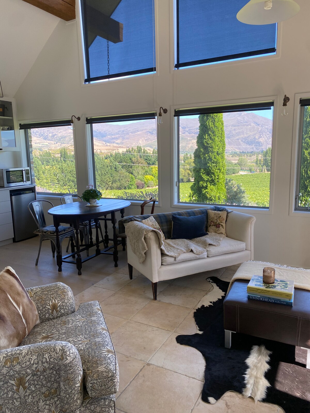 Top Airbnb: Bannock Brae Vineyard Cottage in Central Otago District West