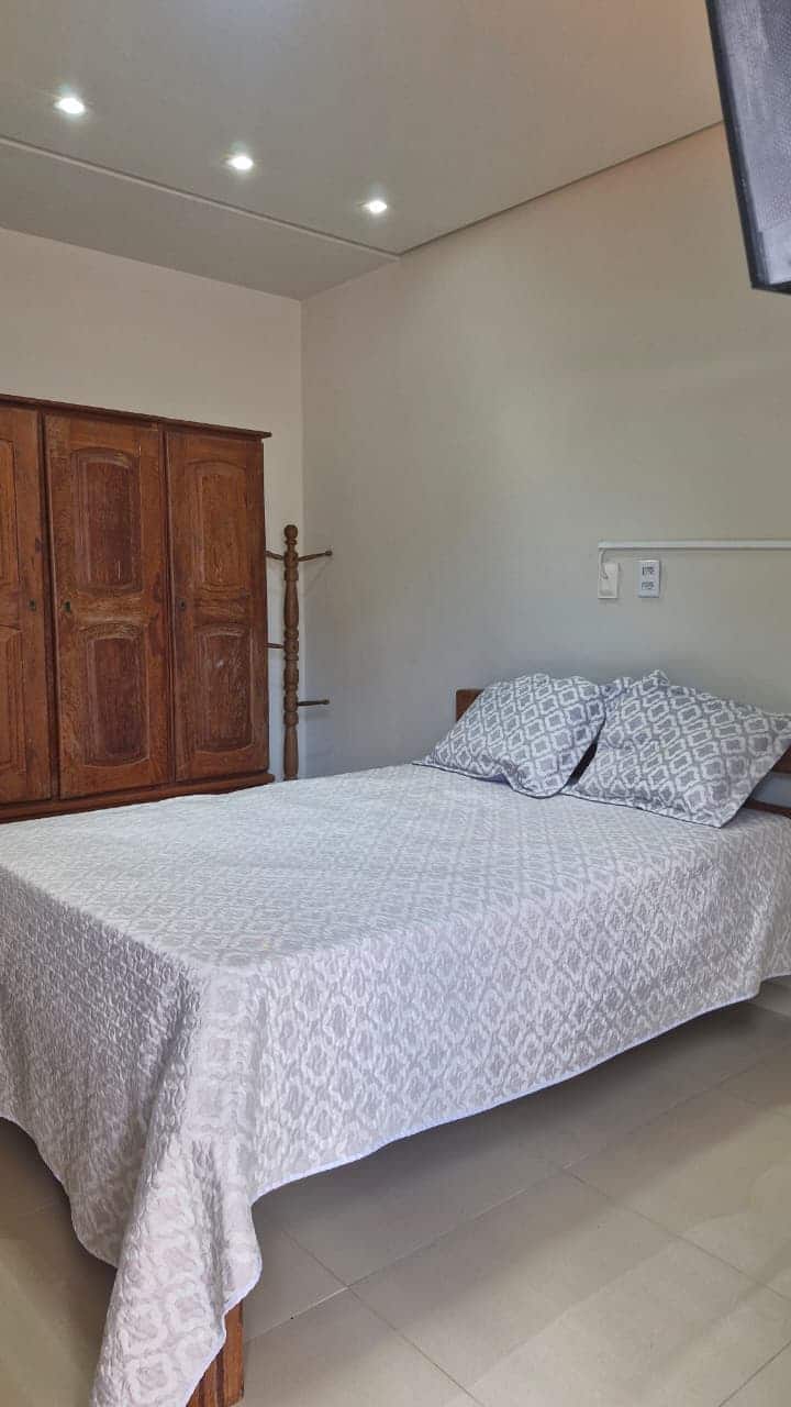 الجناح 1 - سرير مزدوج ومكيف هواء وحمام خاص وشرفة.