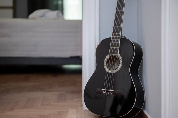 AthensHomes Syntagma Spacious Suite 5Br/2.5Ba gallery image 5