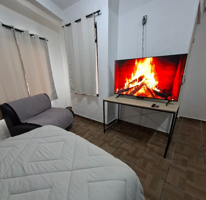 55" obrazovka
- Pluto TV
- Netflix