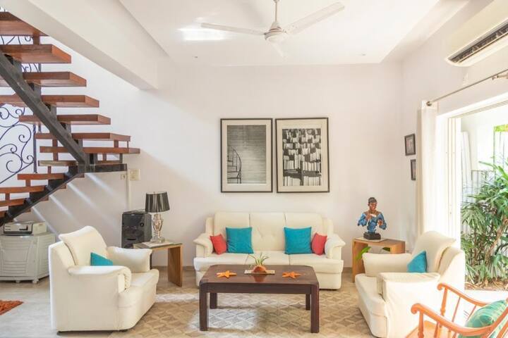 Living room image 6