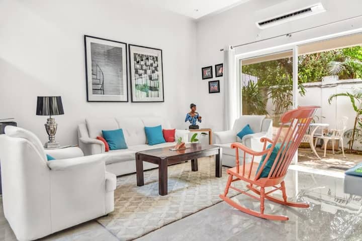 Living room image 5
