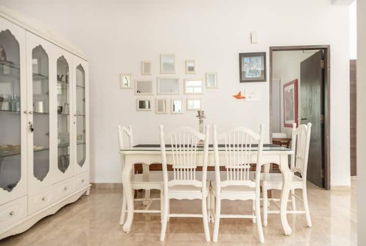 Dining area image 1