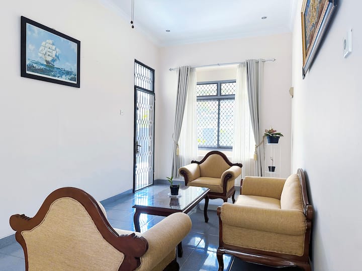 Large 4br White House | Near Botanic Garden + Toll - Bogor