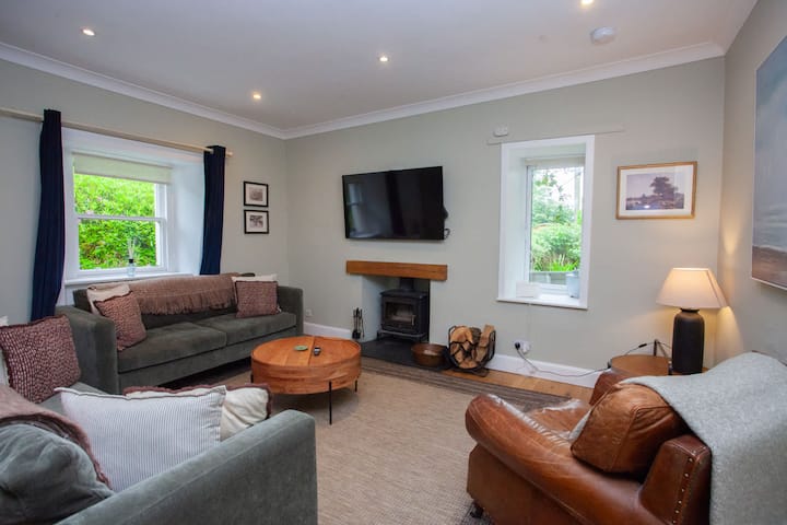 Hideaway Cottage, Log Burner, Sauna & Hot Tub - Arrochar