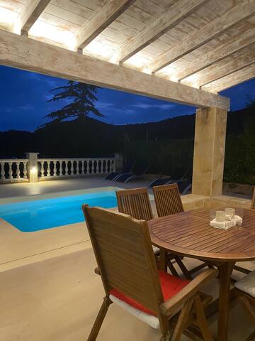 Villa con Piscina, jacuzzi y Playa Privada