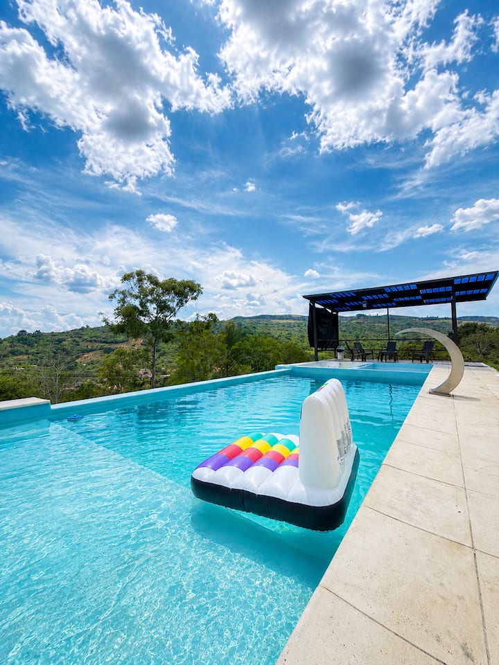 Group Country Getaway/Pool/Jacuzzi