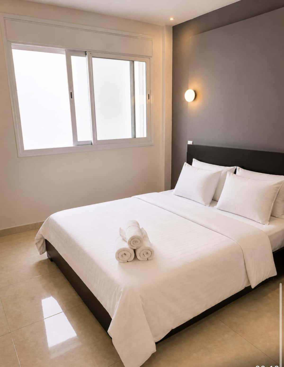 Appartement 3 chambres — haut de gamme, vue piscine — Chambre 1