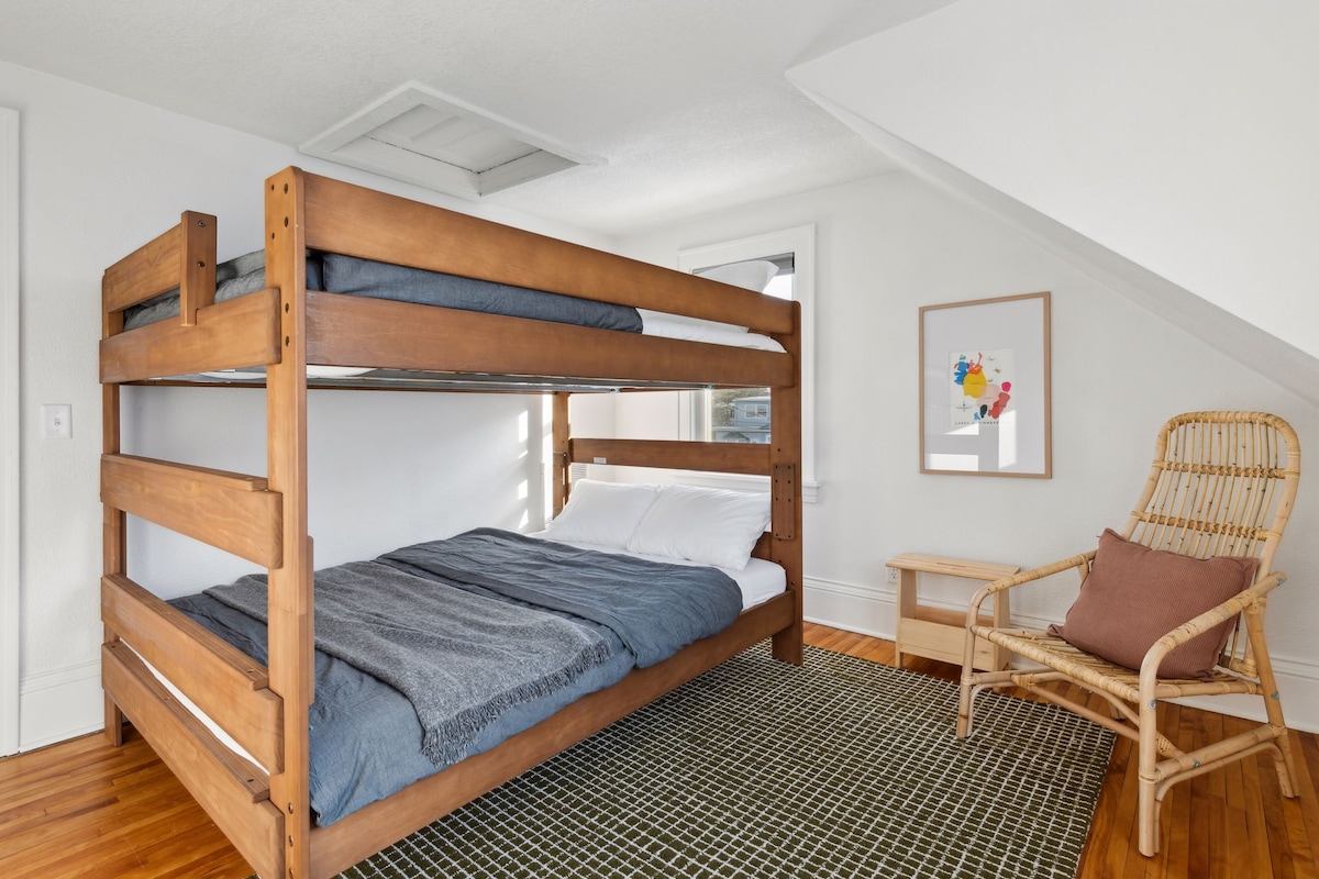 Upstairs bedroom with queen bunks.