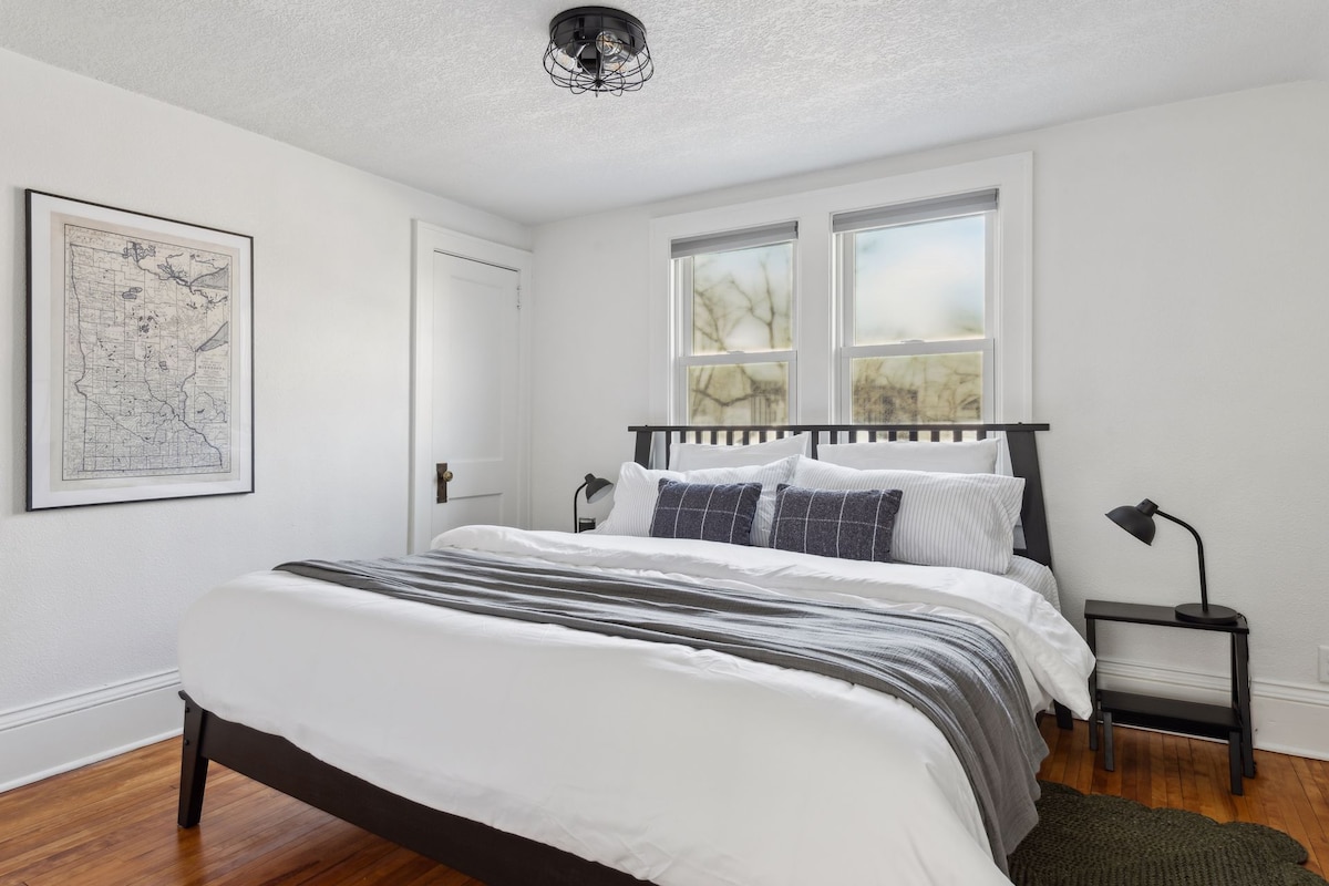 King bed- Upstairs bedroom with a wall-mounted smart tv. Two closets 