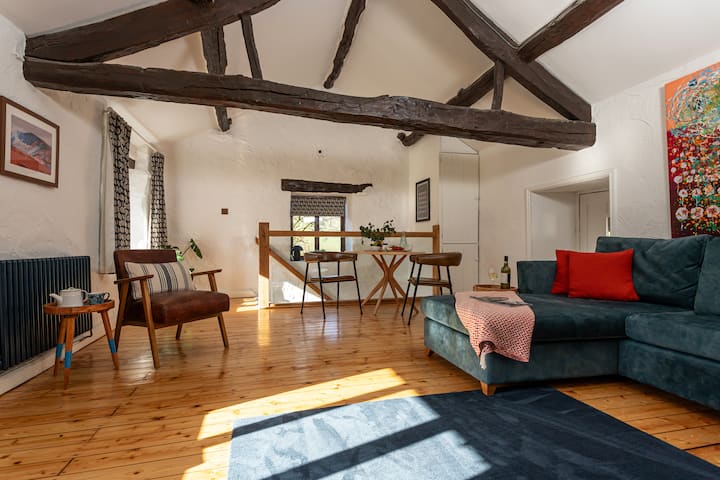 Craftsman's Loft - A Stylish And Spacious Hideaway - Coniston