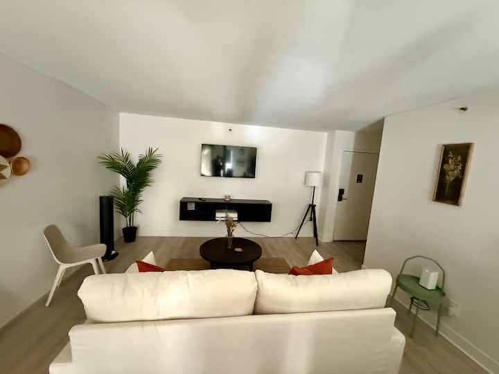 Serna’s Casita: Modern Condo - San Diego, CA