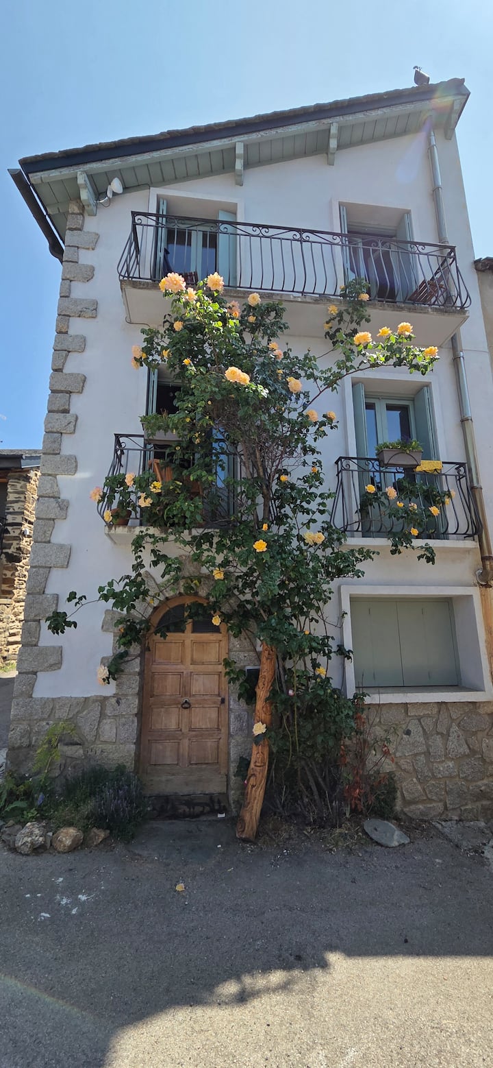 "El Balcon De Nahuja" En El Corazón De La Cerdanya - Llívia