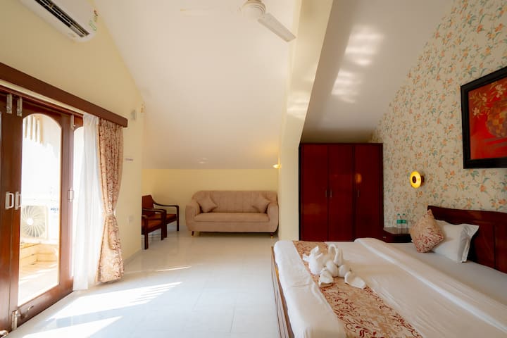 Bedroom 1 image 4