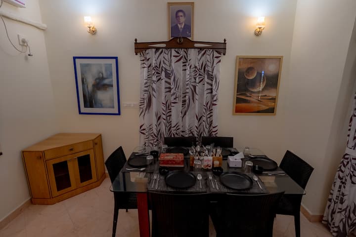 Dining area image 1