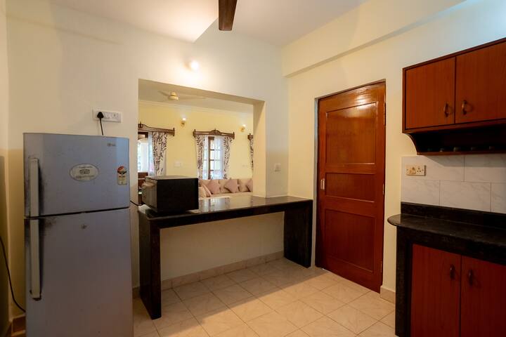 Full kitchen image 1