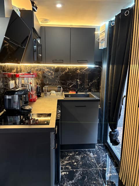Top performing Airbnb: Film shed in Saint Brieuc
