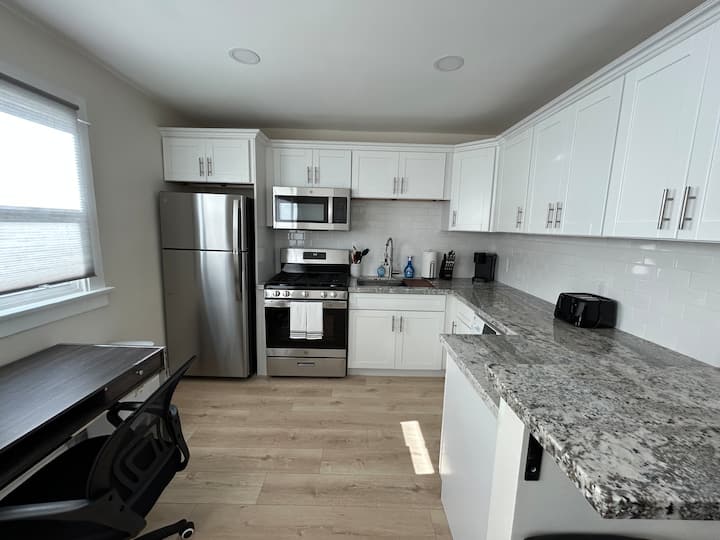 Small Beach Home Getaway - Huntington Beach, CA