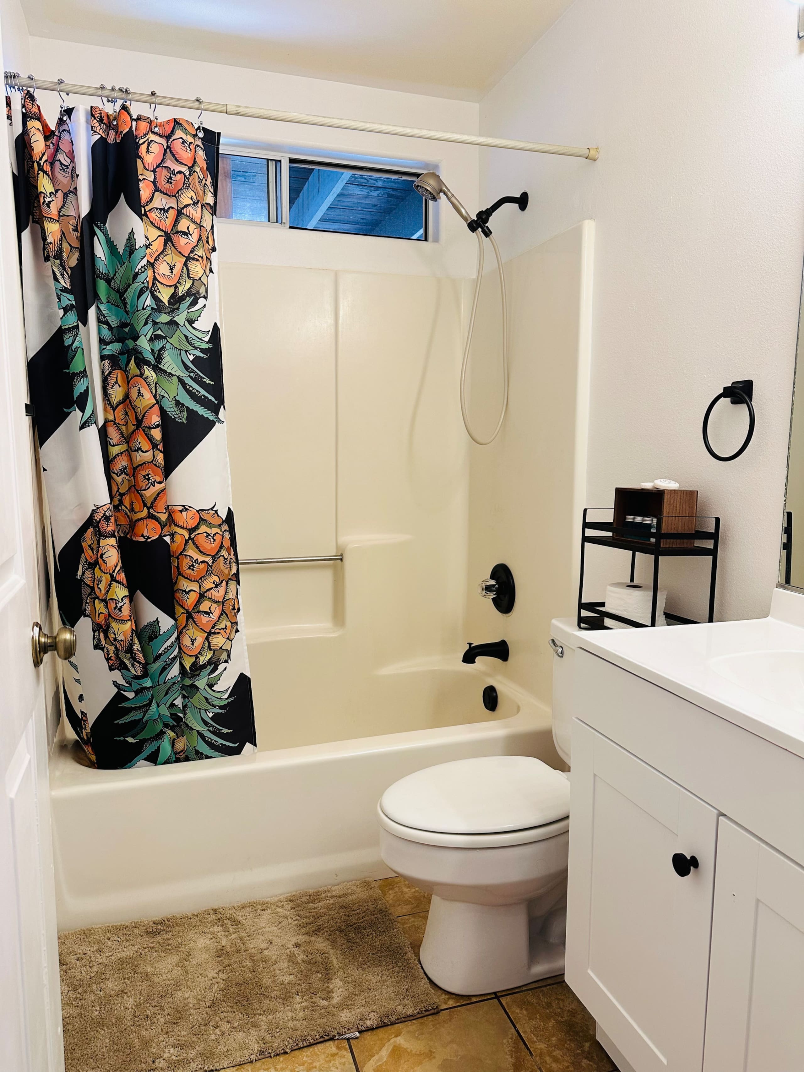 Home in Kailua-Kona · ★4.55 · 1 bedroom · 1 bed · 1 shared bath - Image 9