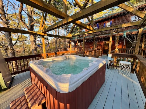 Sleeps 14, 5 mins to downtown