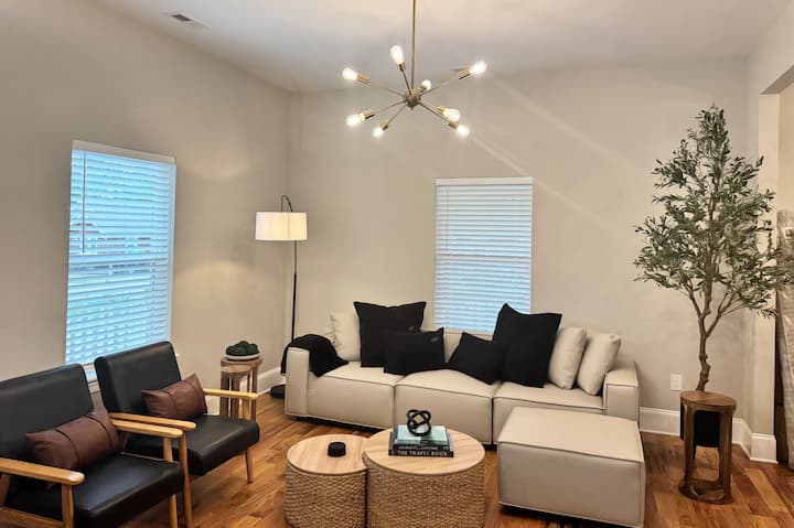 Beautiful Bungalow- Hot Tub-greenville /Falls Park - Greenville, SC