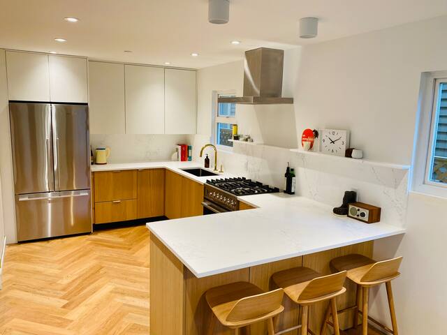 Modern 3-Bedroom Home Off Main St gallery image 4