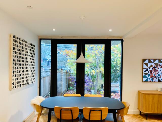 Modern 3-Bedroom Home Off Main St gallery image 2