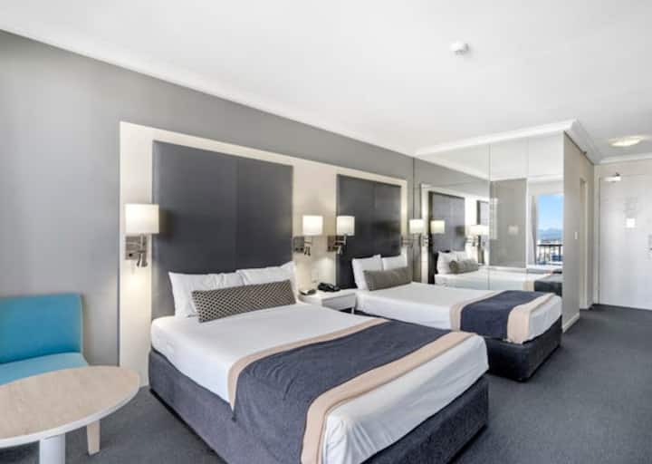 Beach Side, Surface Paradise, Ocean Views - Gold Coast