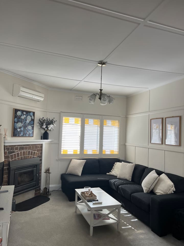 Tralee Cottage - Quiet & Central - 알미데일