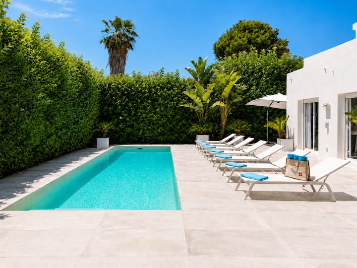 Amazing villa in D’en Bossa beach area