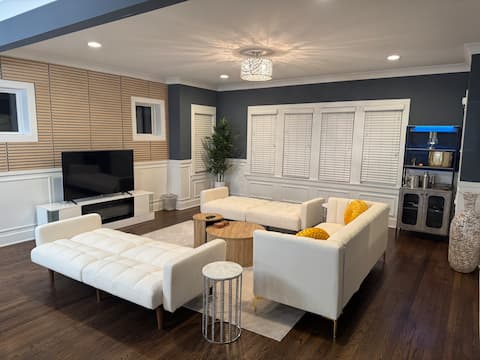 Stunning Modern& Spacious Sleeps 16