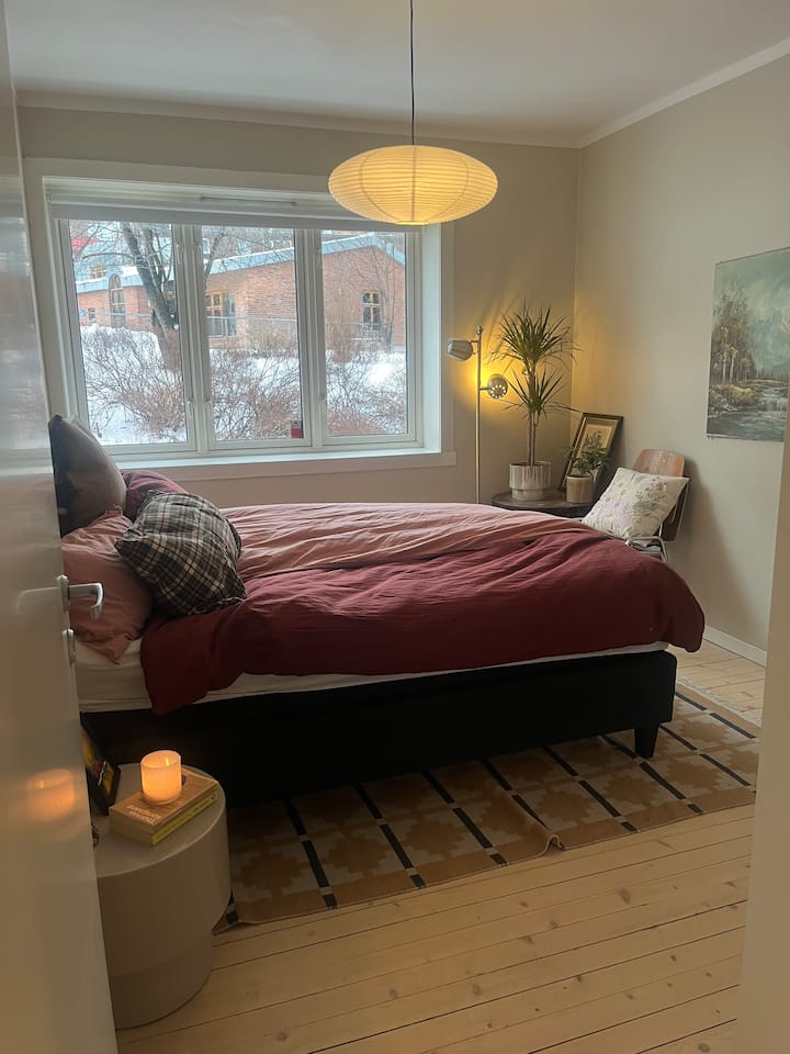 150-საწოლიანი. საძინებელში არის ძალიან მშვიდი უკანა ეზო.