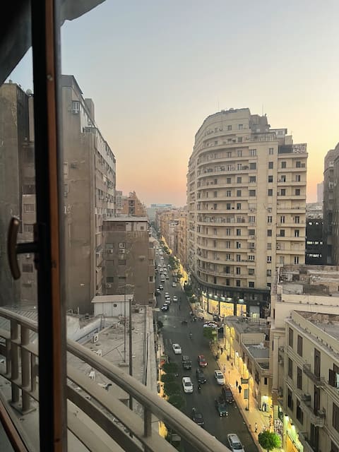 Retro Modern 2BR Apt in Downtown - Mint 63