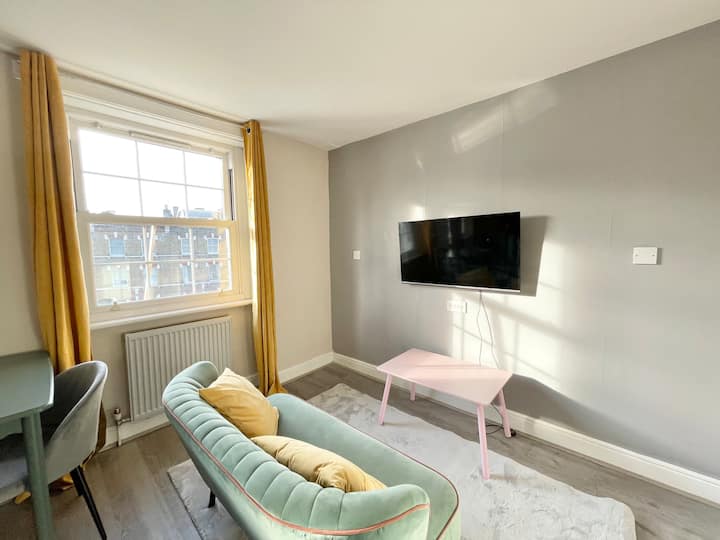 Playful 1 Bed In Camden - Central London