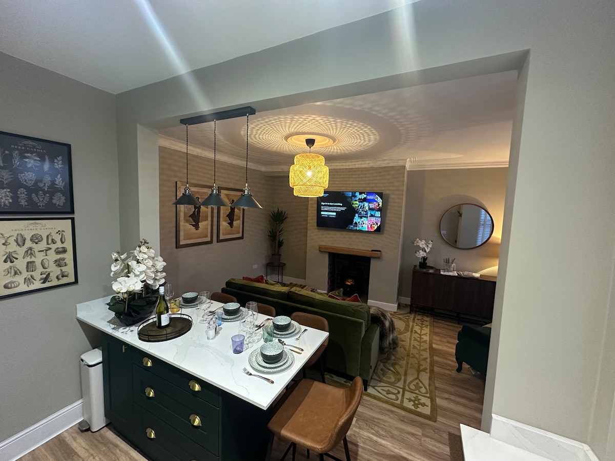 Propiedad de Airbnb exitosa: 3 Bedroom 4beds 2Bath -5 Mins from CC-Free Parking en Leeds