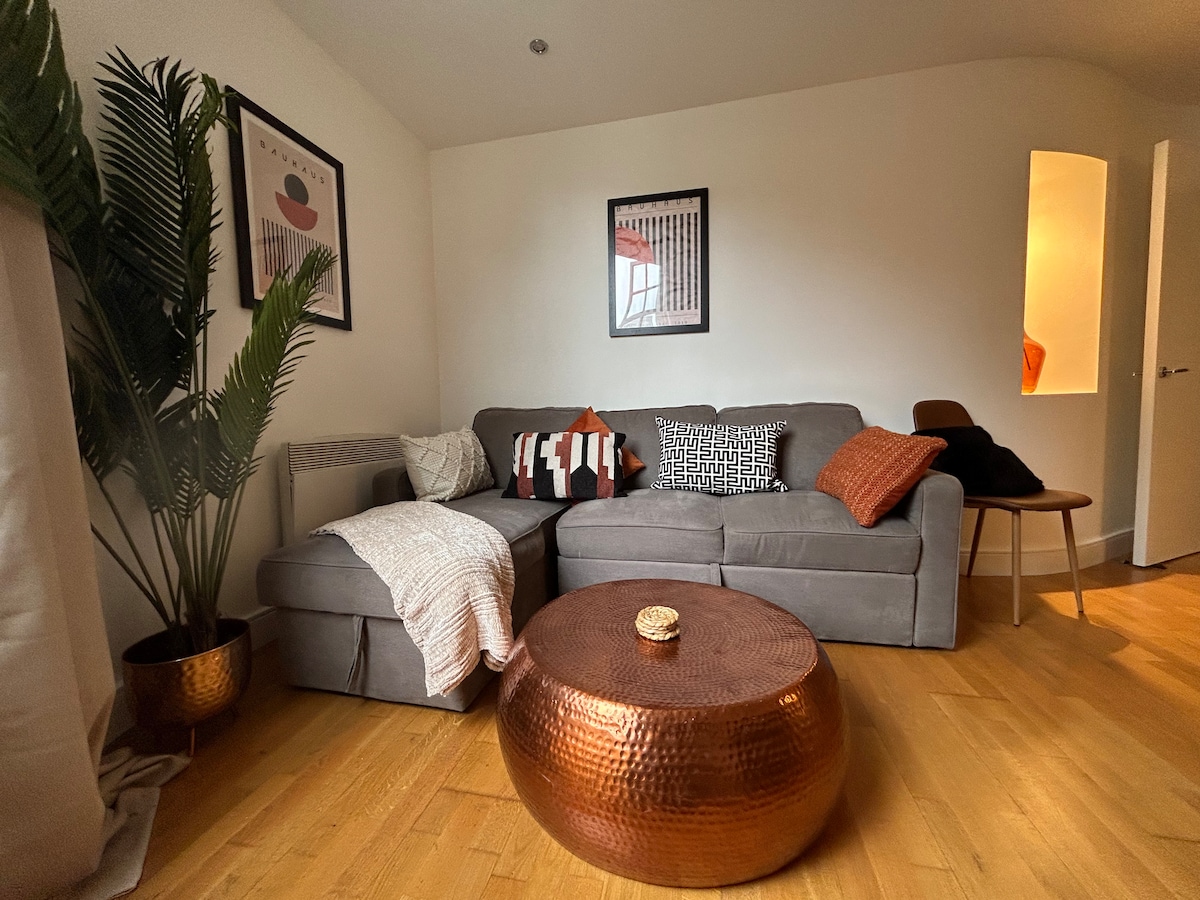 Top Airbnb: Views of Park Row - the heart of Leeds. in Morley
