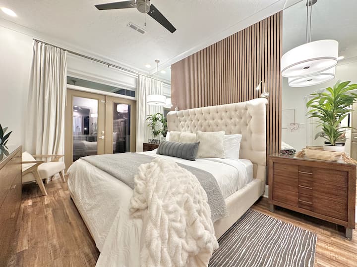 Lower Level King Master Ensuite - Sleeps 2