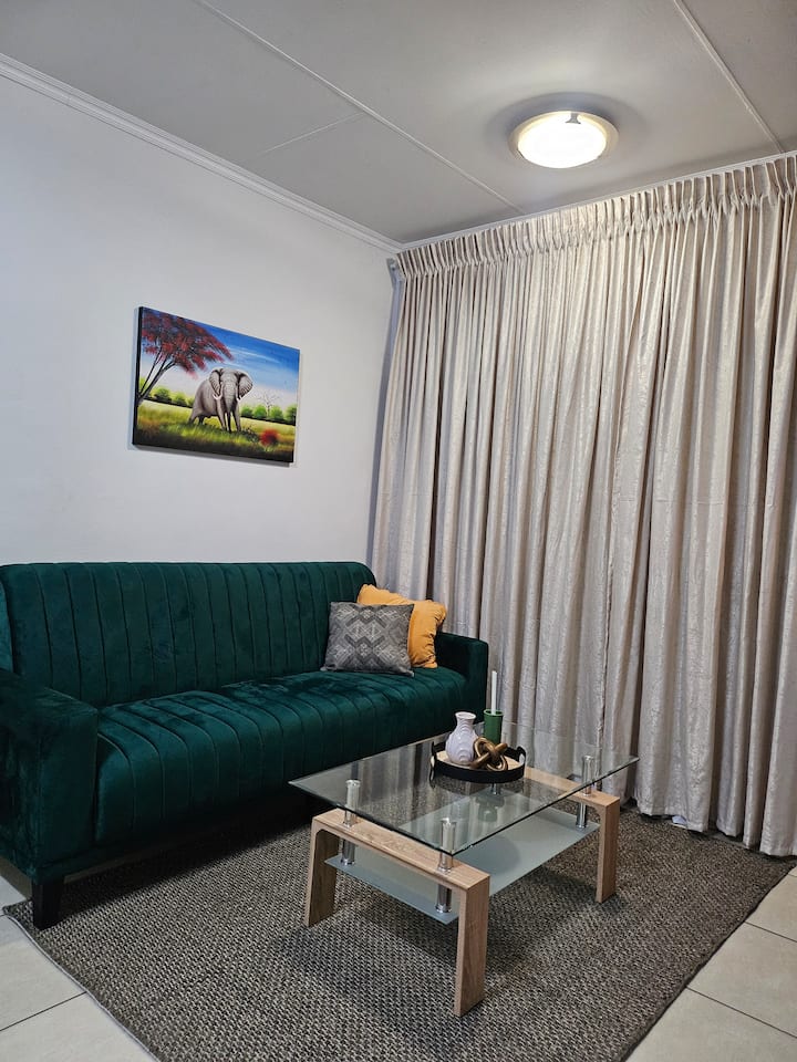 Jozi Hideout |City Escape Near Or Tambo & Sandton - Edenvale