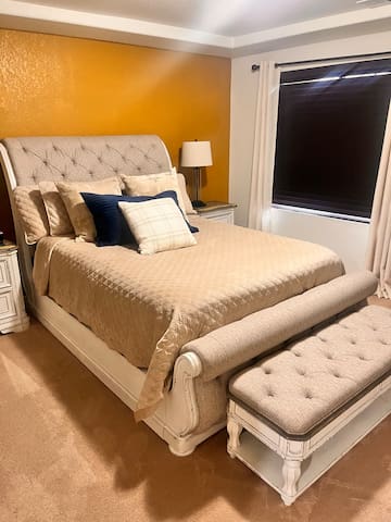 Cozy Home 10 minutes from DIA Airport